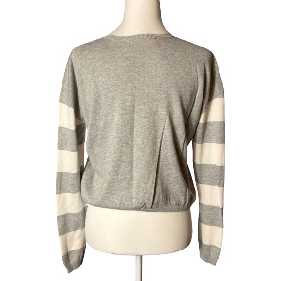 DISNEY STORE Tsum Tsum Minnie Mouse Knit Sweater Gray Graphic Size M GUC - Picture 4 of 8